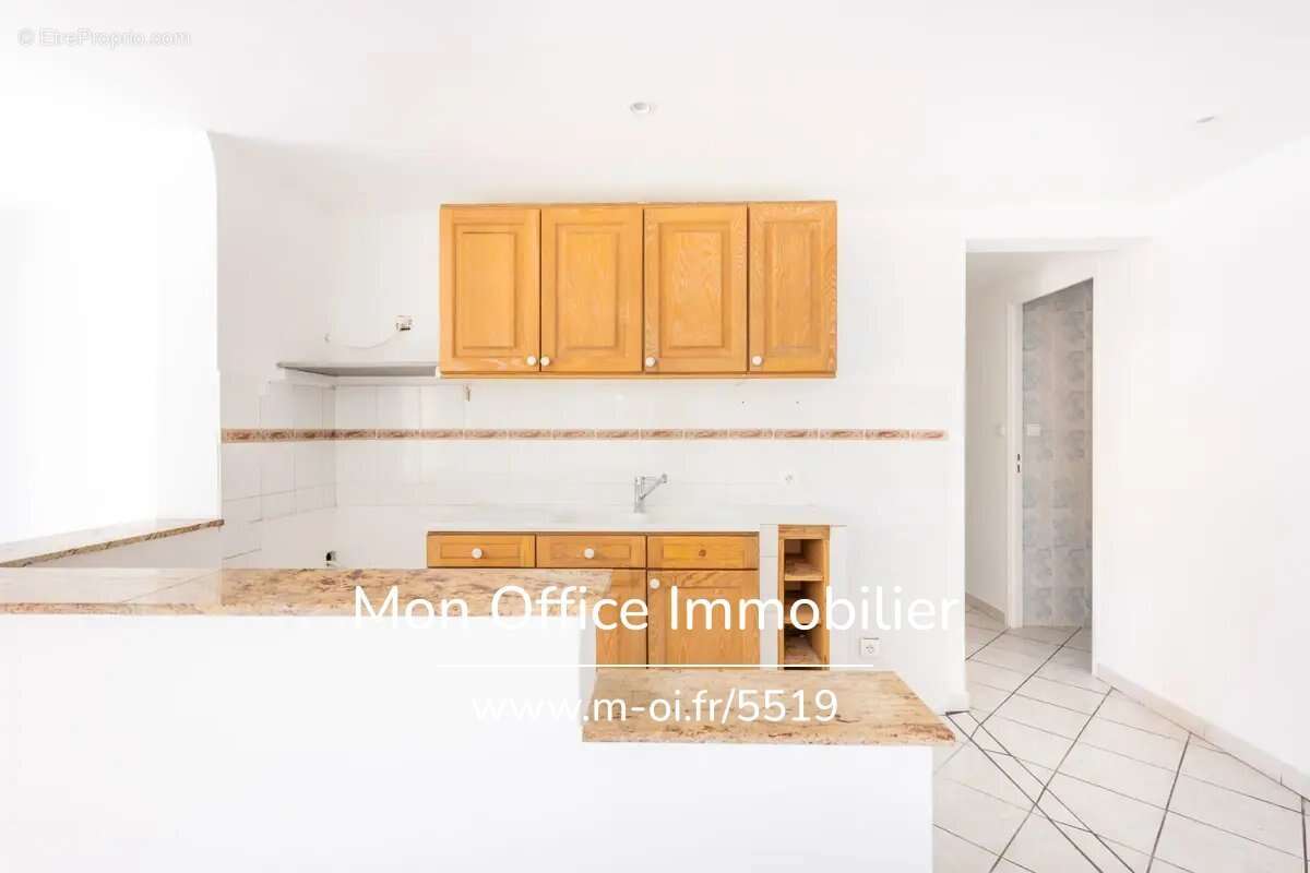 Référence : 5519-MCO - Exclusivité appartement 3 pièces en Rez de jardin +2 places de parking privatives  à La Ciotat (13600) av - photo 4