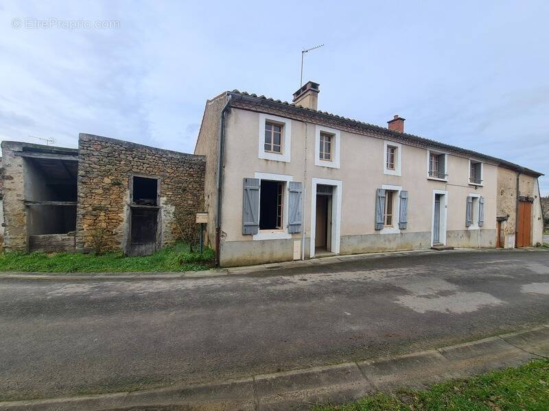 Maison à BLANZAC