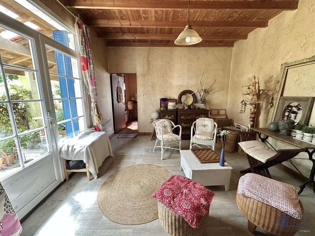 Maison 101 m² à Boutenac-Touvent  - photo 3