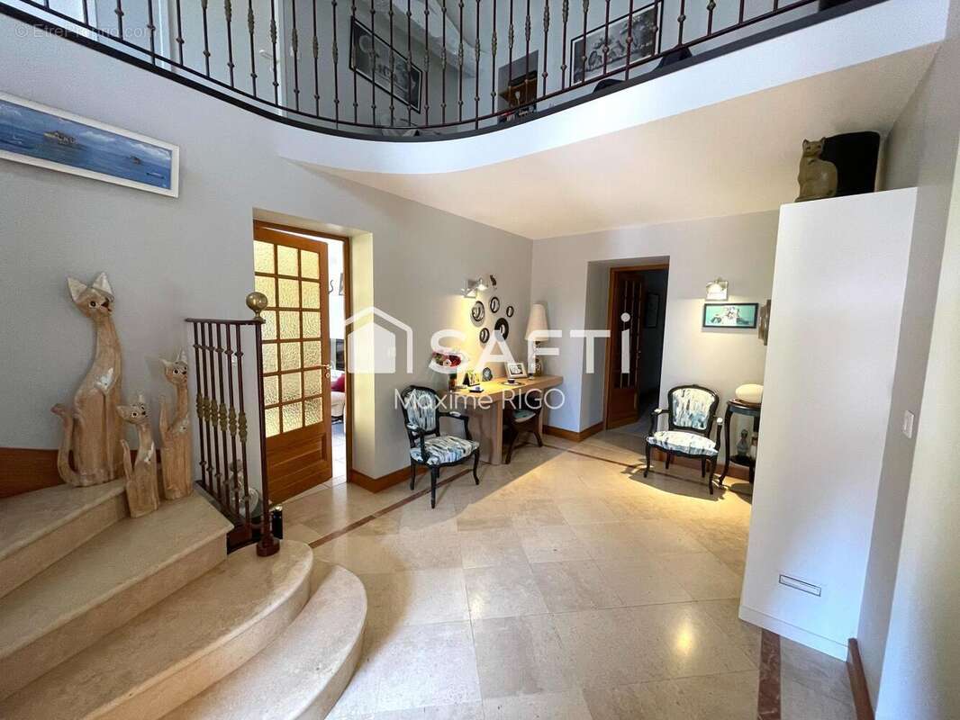 Maison 518 m² à Puymiclan  - photo 4
