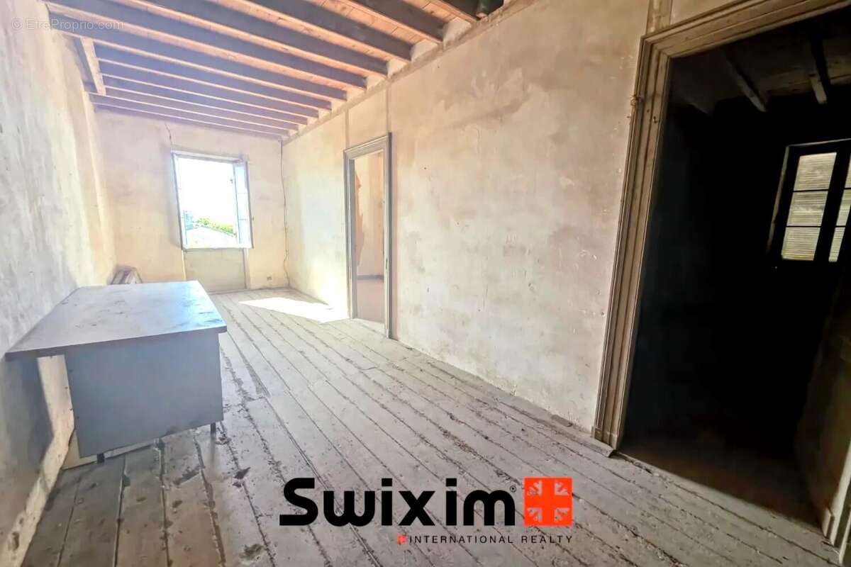 Maison de Maître de 235M² à rénover à Blaignan-Prignac - photo 10