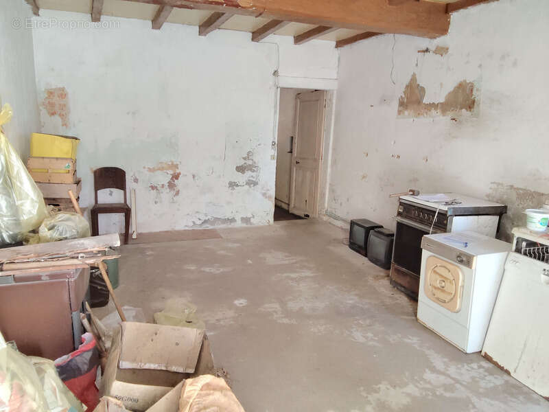 Maison à vendre 4 pièces 94m2 à rénover GEMOZAC (17) - photo 3