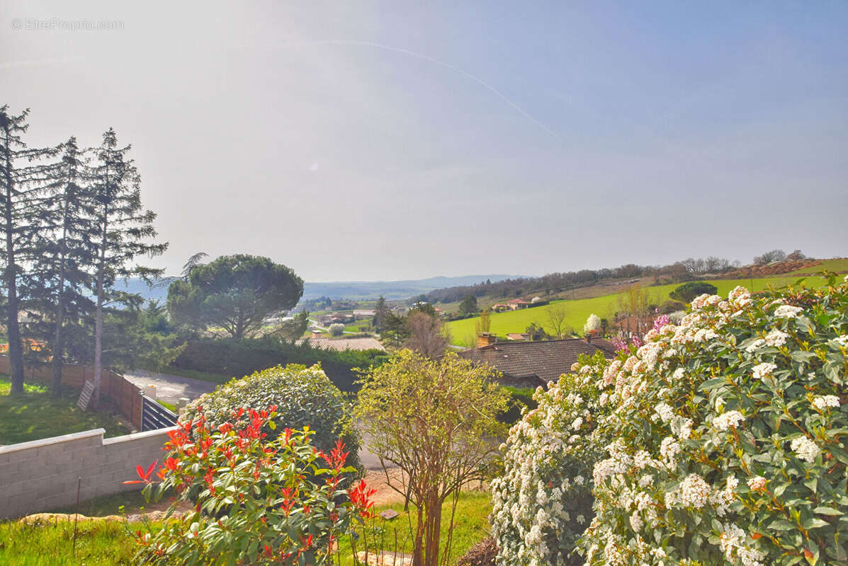 Maison à CHAZAY-D'AZERGUES