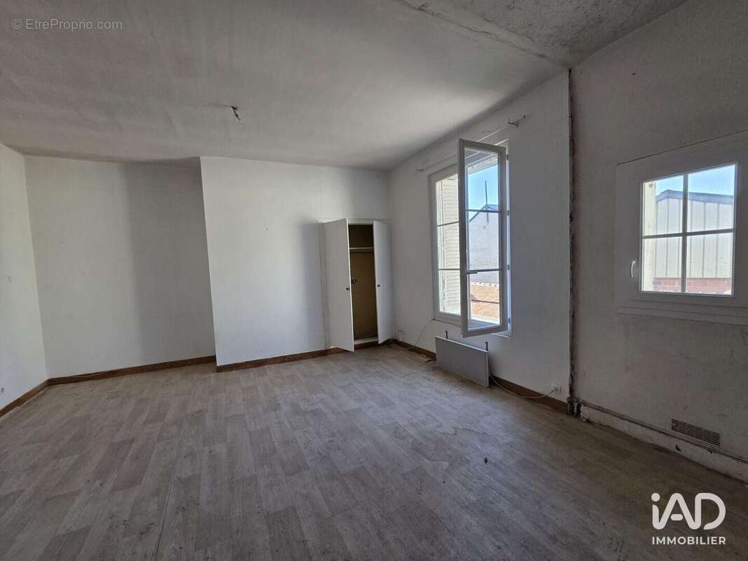 Photo 8 - Commerce à LOCHES