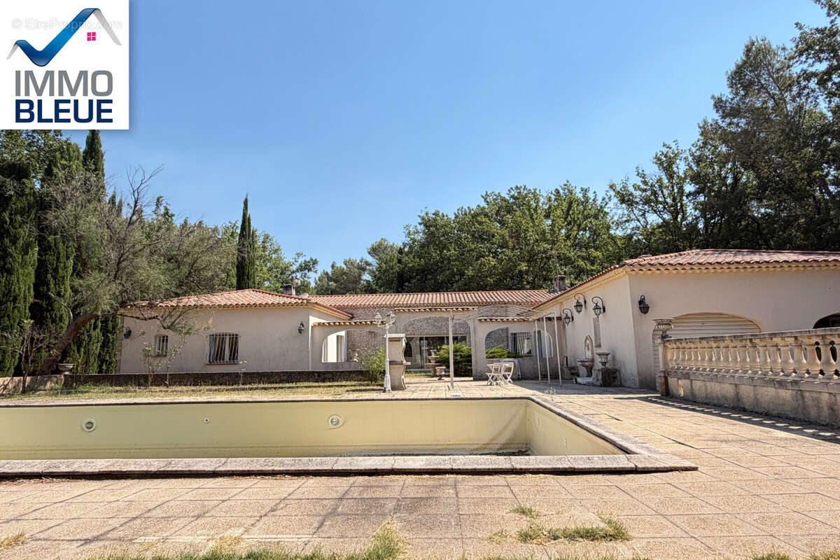 Maison 252 m² à Peynier  - photo 2