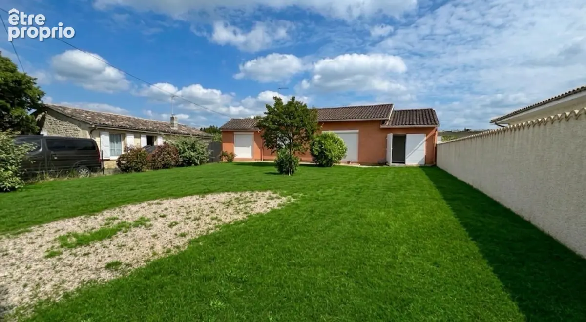 Maison de ville au coeur de Saint-André de Cubzac (33240) - 94 m2 habitables - 5 Pièces - 3 Chambres - Terrain  de 480 m2 - Pisc - photo 2