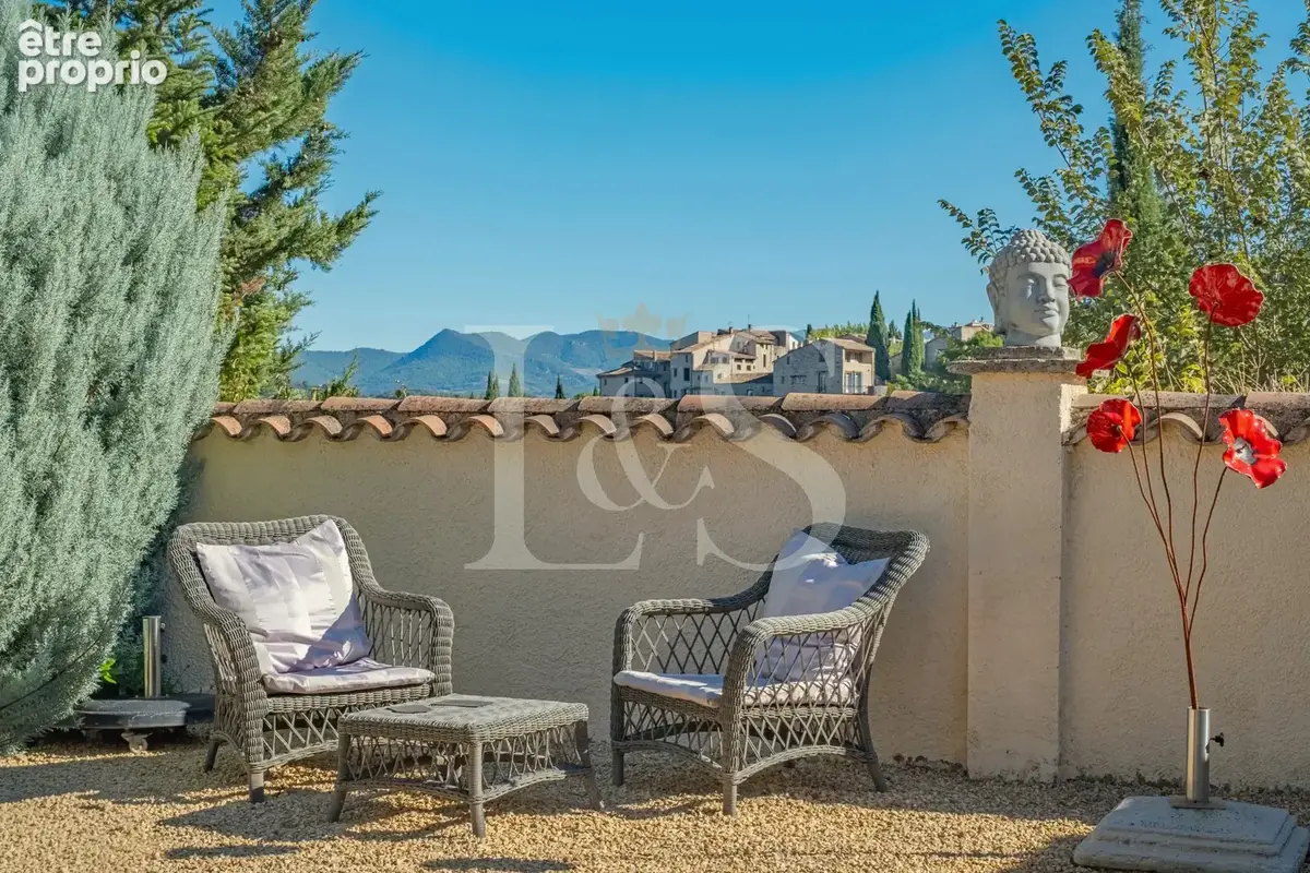 Maison de caractère avec vue sur le château Comtal   Vaison-la-Romaine. - photo 1