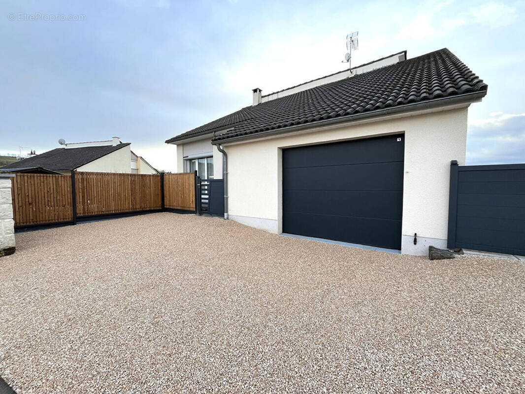 Maison à ARPAJON-SUR-CERE