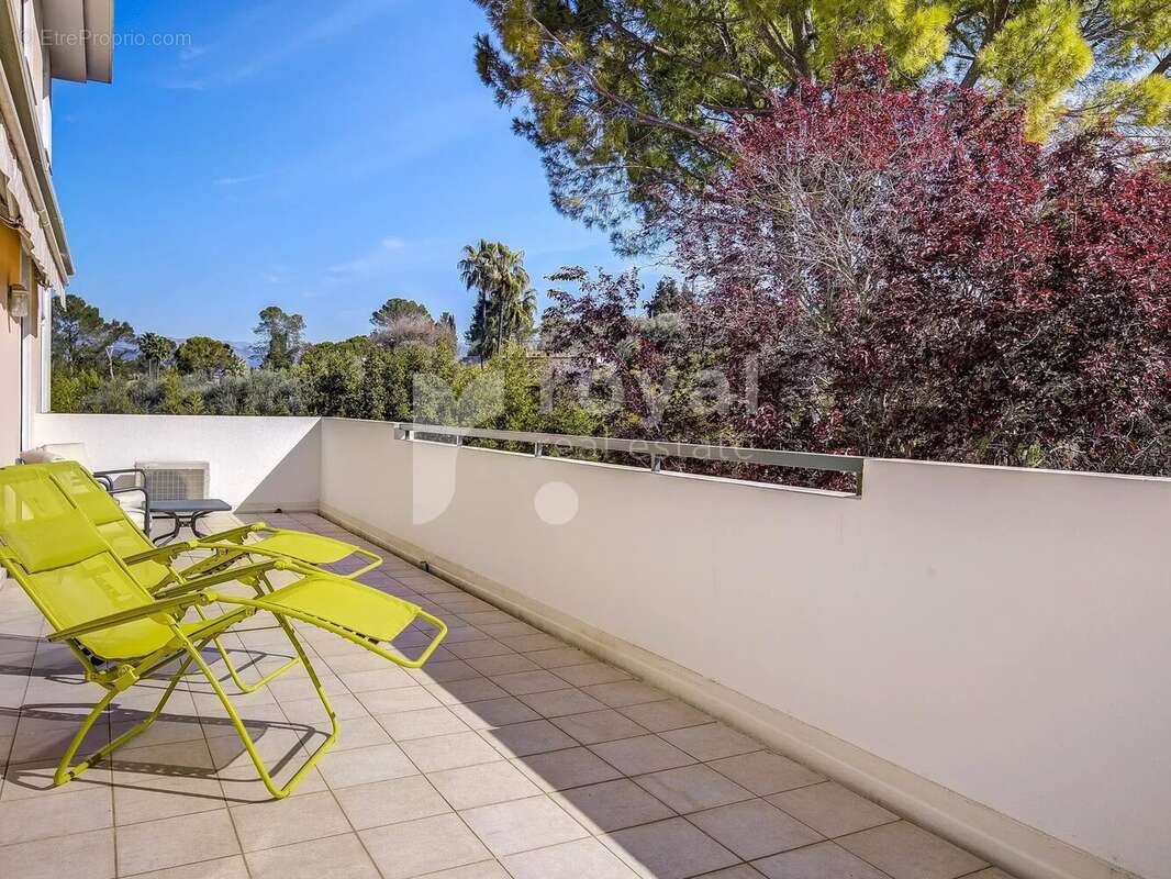 Appartement à MOUGINS