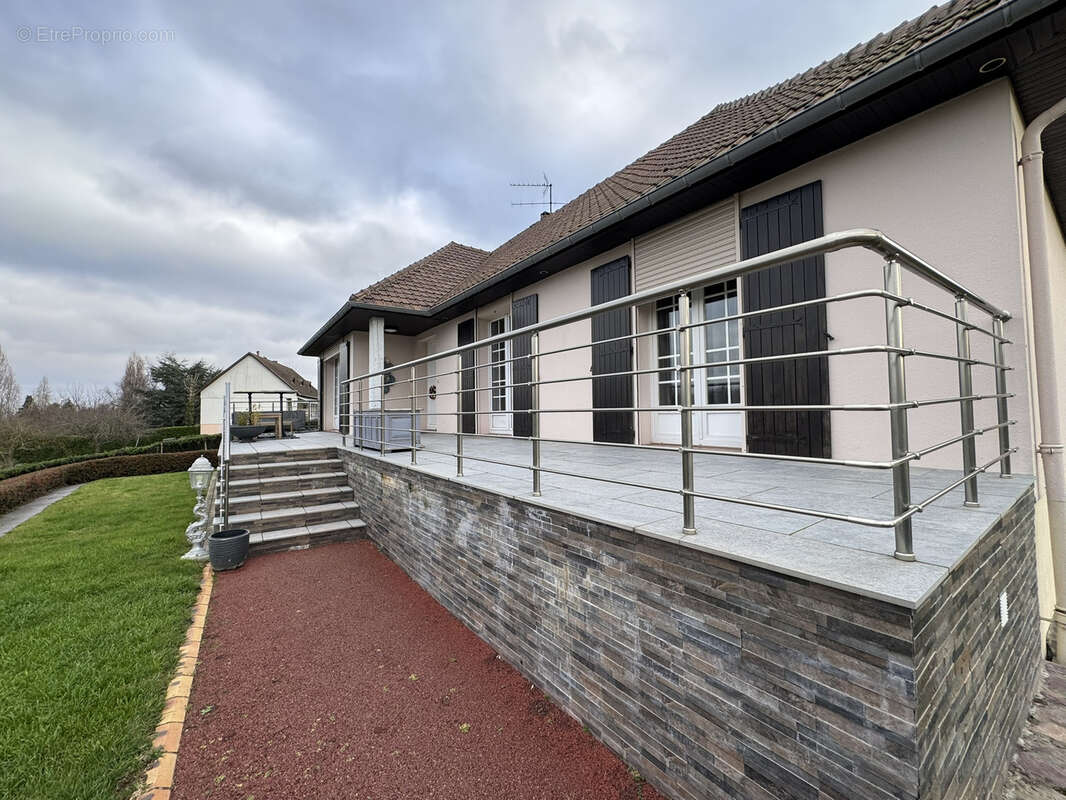 Maison à LA RIVIERE-SAINT-SAUVEUR