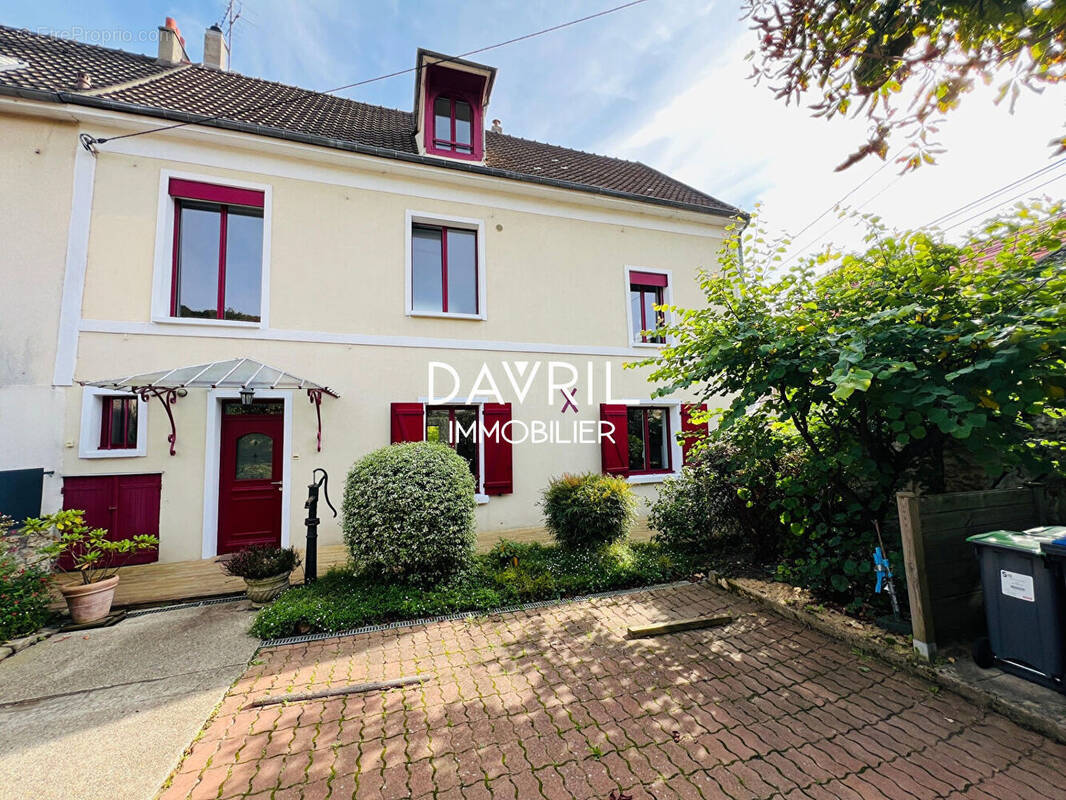 Maison à CHANTELOUP-LES-VIGNES