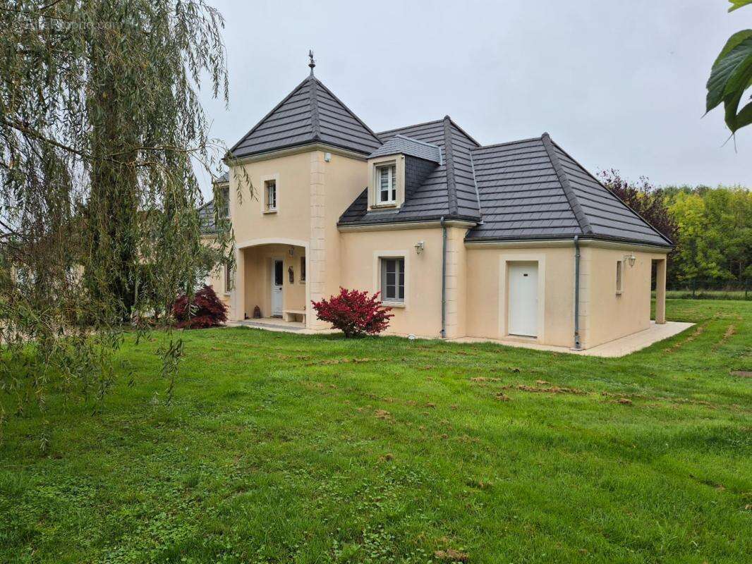 Maison à MONTGIVRAY
