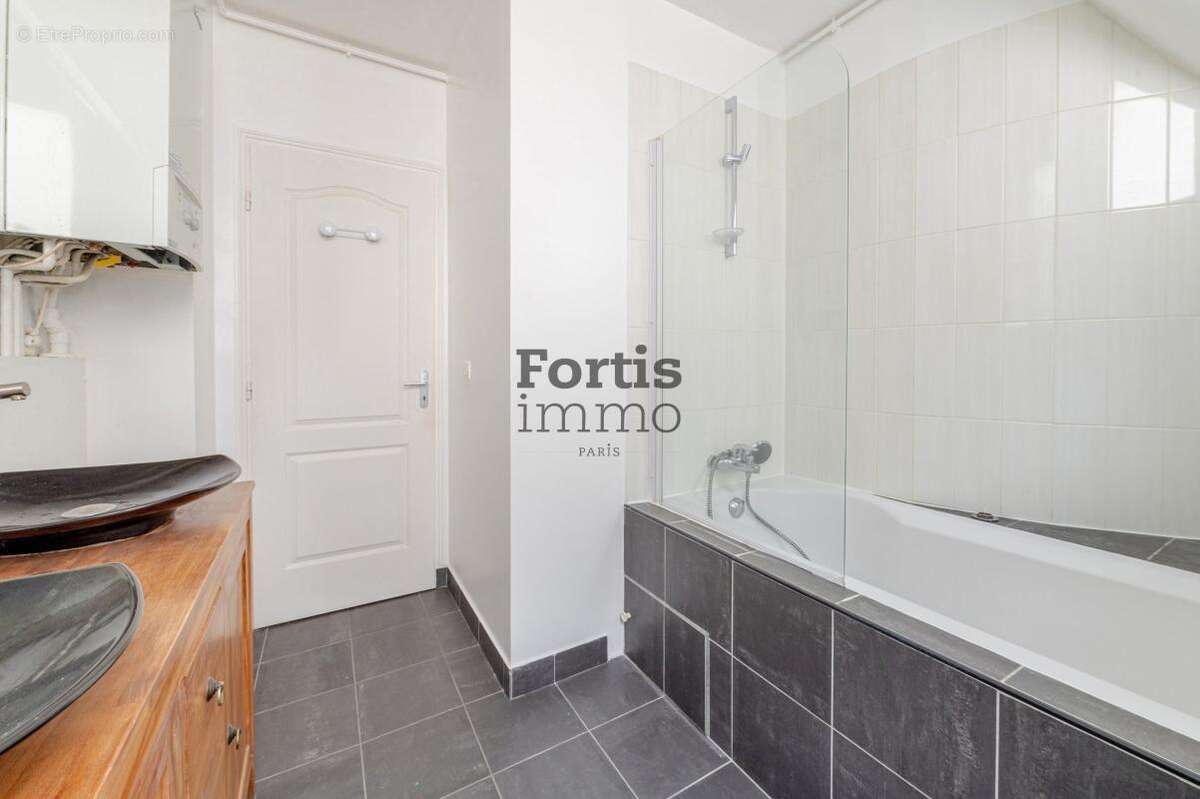 Appartement à PARIS-8E