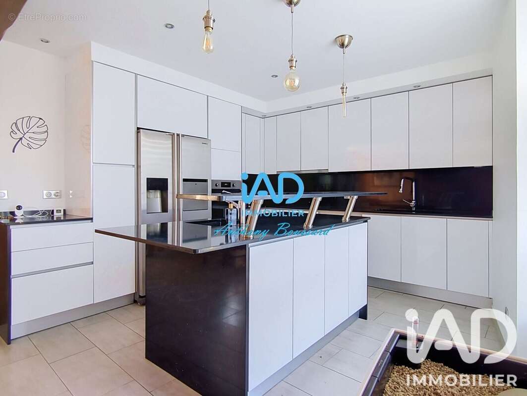 Maison 225 m² à Brie-Comte-Robert  - photo 7