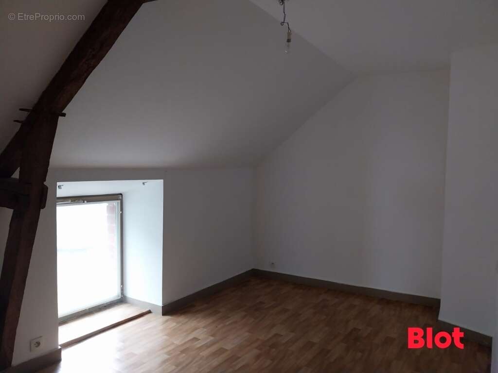 Maison à CHATILLON-EN-VENDELAIS