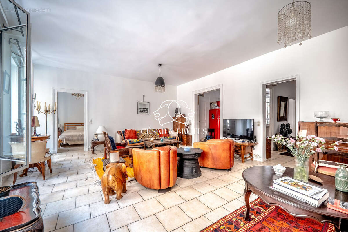 Appartement à PARIS-8E