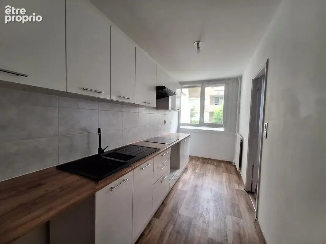 Trappes centre – appartement t2 rénové avec balcon – proche gare - photo 2