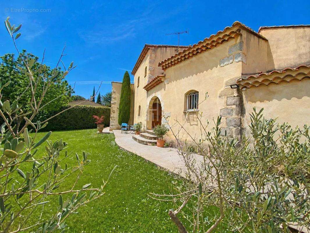 Maison à FONTVIEILLE