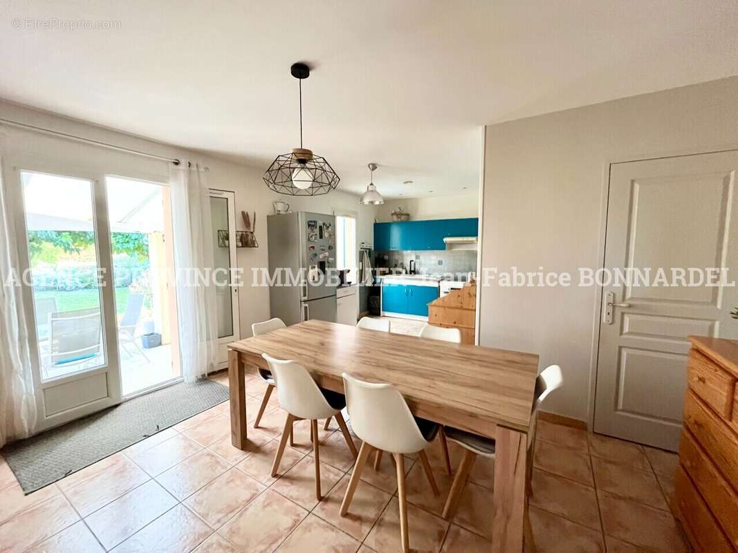 Maison à SAINTE-CECILE-LES-VIGNES