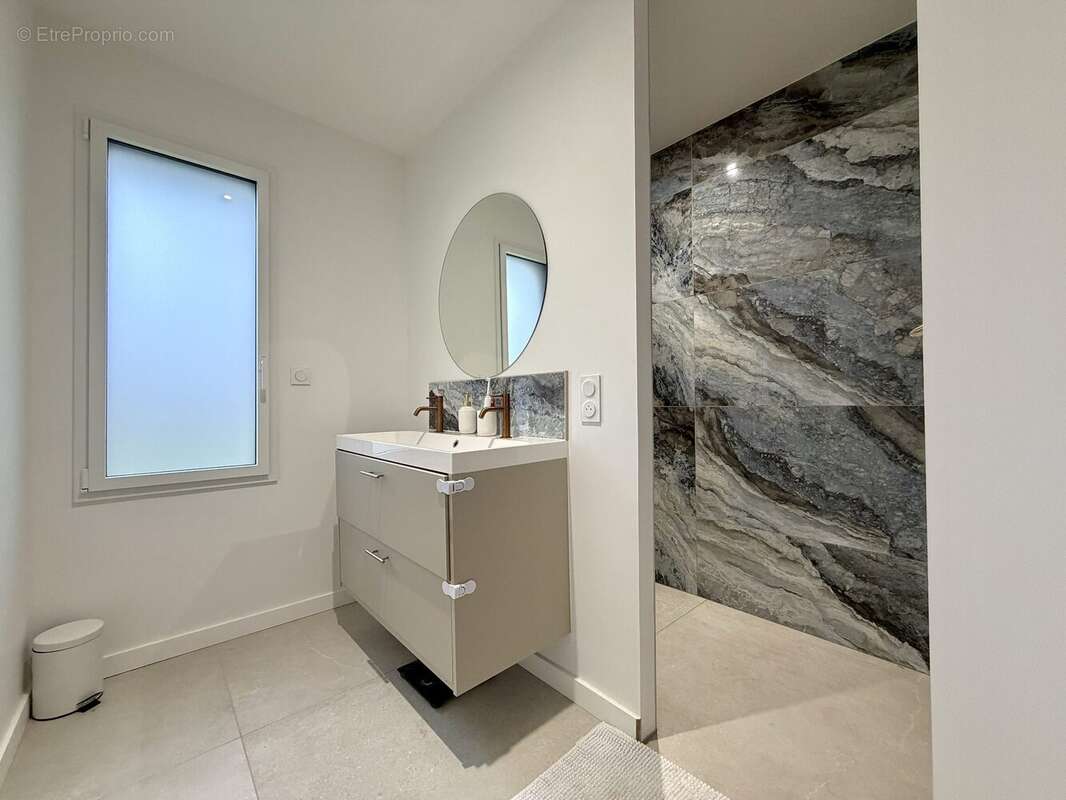 Salle d'eau suite parentale - Maison à CHALLANS