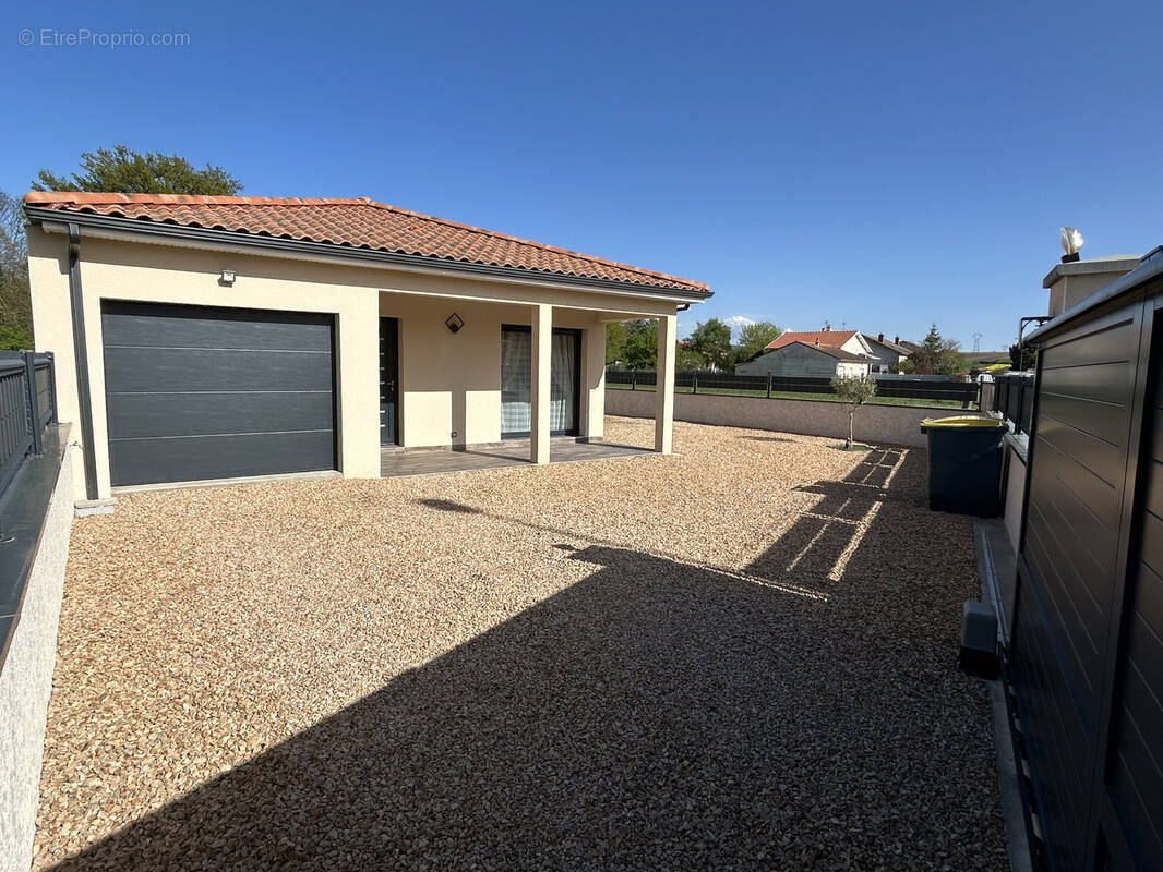 Maison à PARENTIGNAT