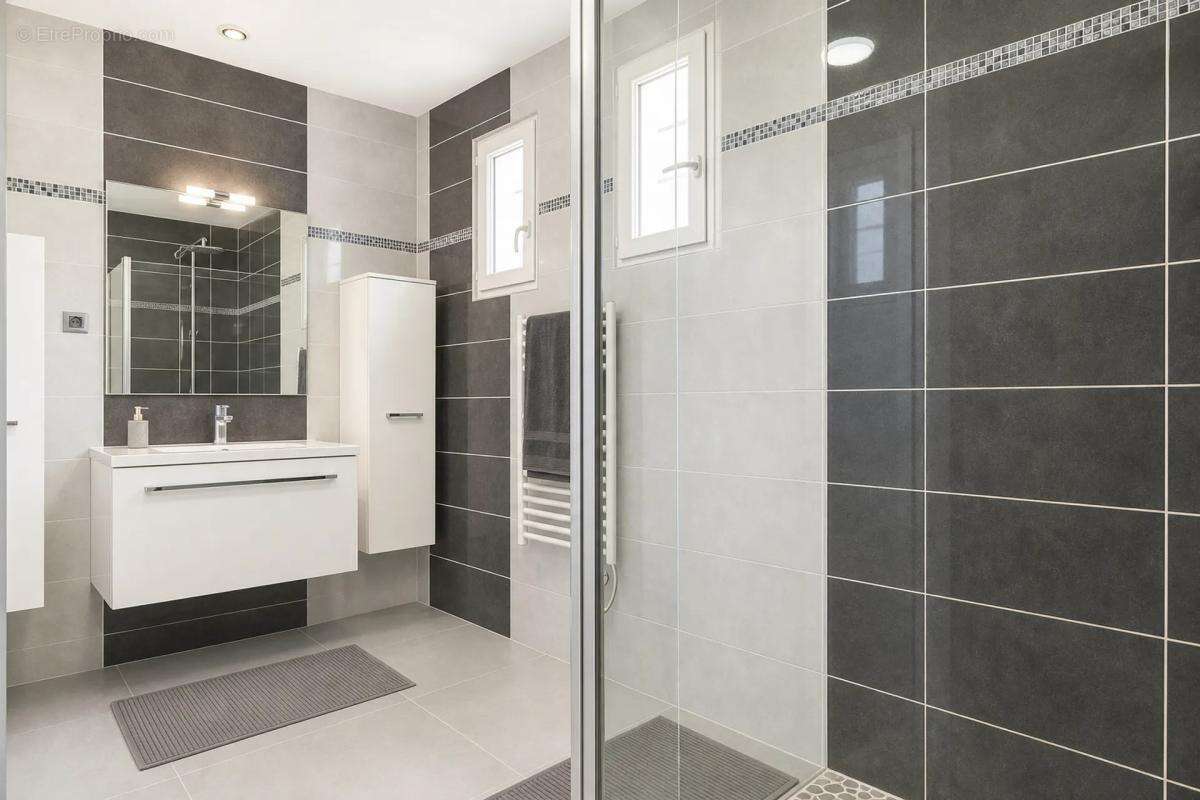 Maison 7 pièces avec grand jardin et piscine - photo 4