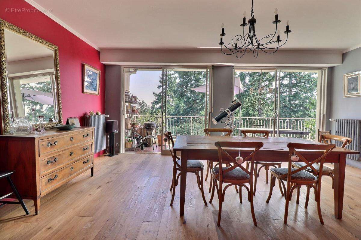 Appartement à AVRILLE