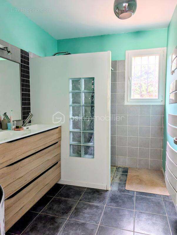 Maison de plain-pied d'environ 110 m² – Castillon-du-Gard - photo 9