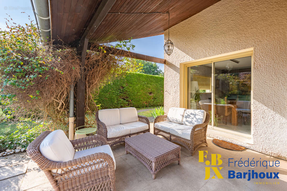 Maison à SAINT-GENIS-LES-OLLIERES