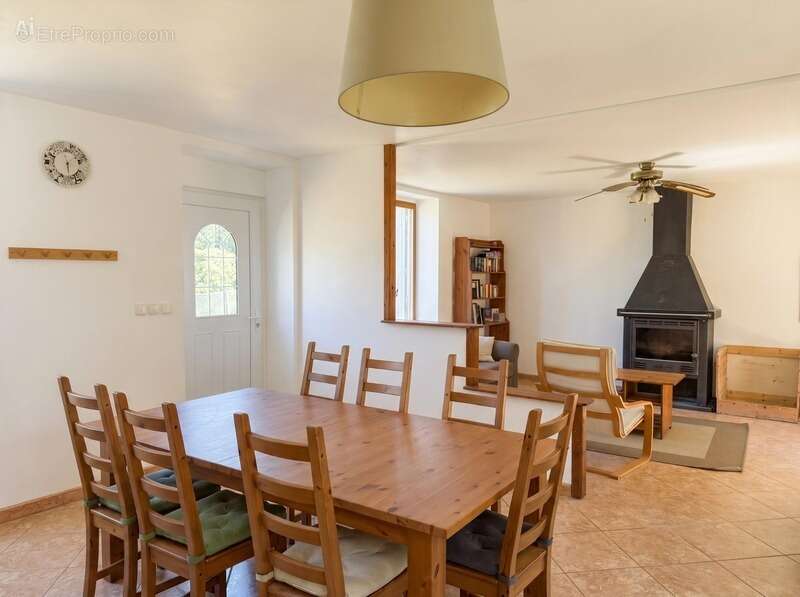 Longère en pierre – 150,76 m² – 6 pièces – 5 chambres – Terrain 6 345 m² – Dépendances – Hangar – Sous-sol complet - photo 7