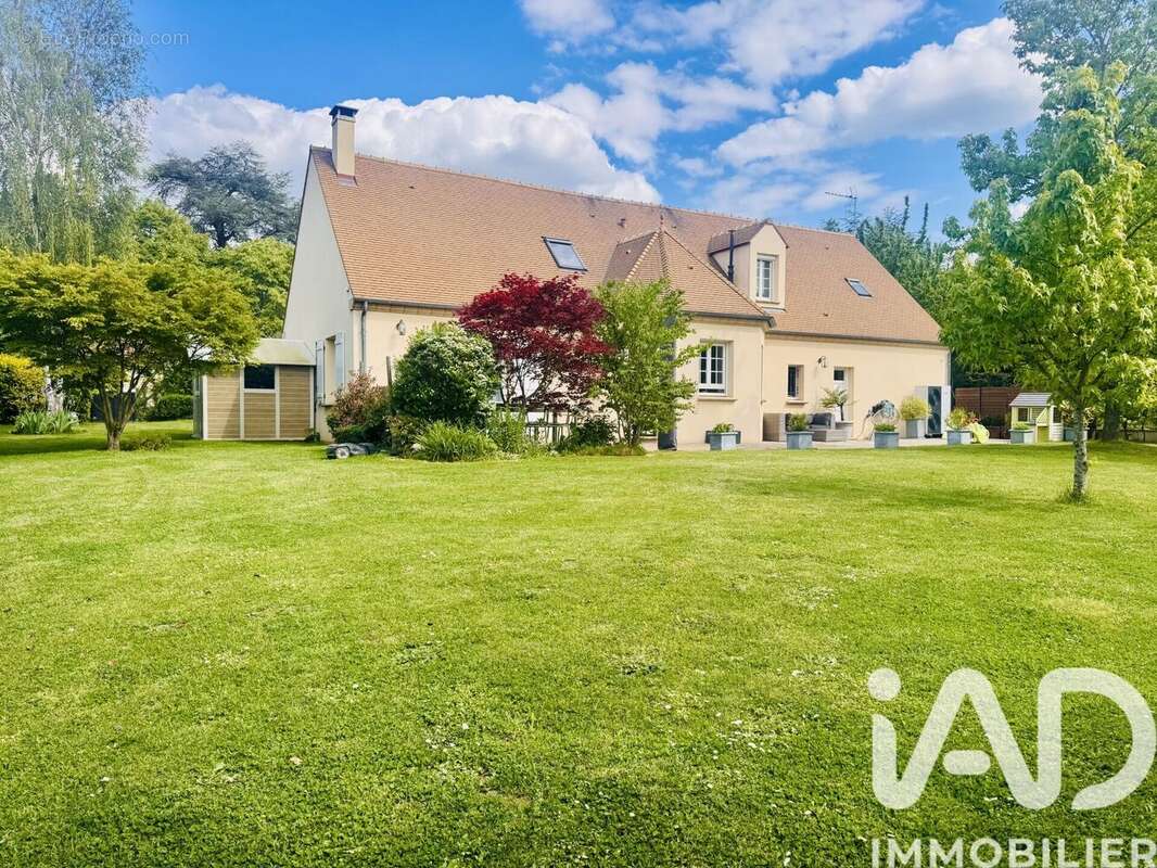 Maison 220 m² à Bazoches-Sur-Guyonne  - photo 2