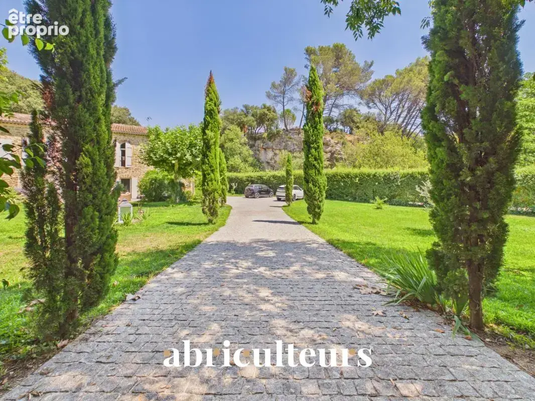 Mas provençal rénové de 249 m² avec dépendance en vente à Grans (13450) - photo 24
