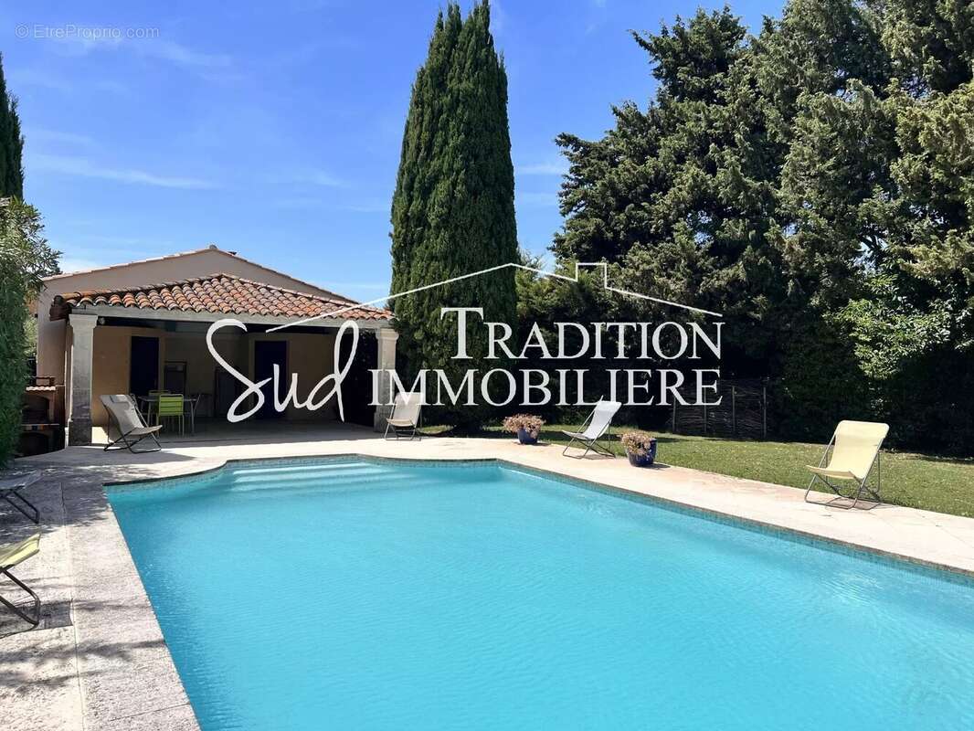 Maison à FONTVIEILLE