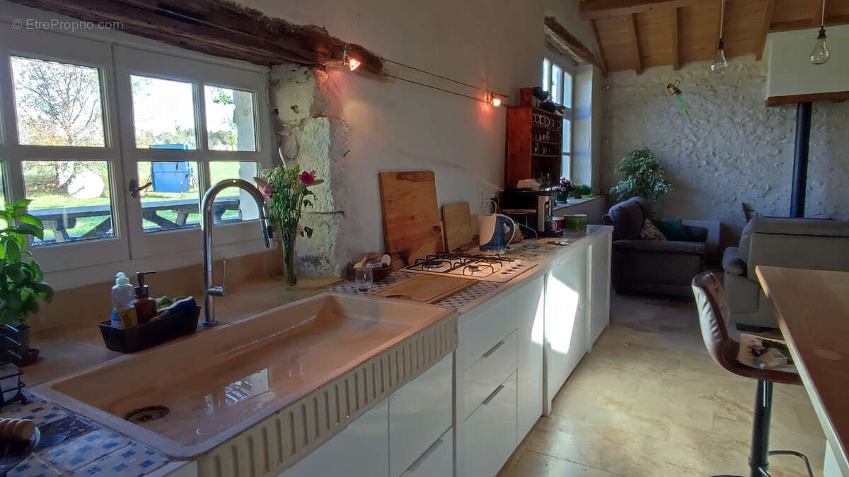 Maison à MONTAIGU-DE-QUERCY