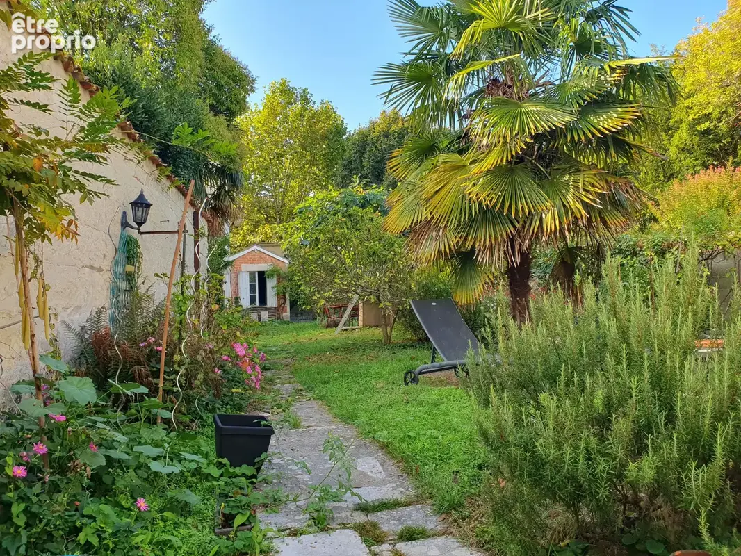 Belle maison de ville avec beaucoup de cachet et de caractère et très bien située - photo 2