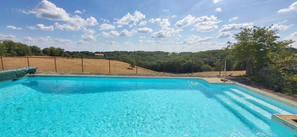 Maison en pierre bénéficiant d'une piscine et d'un panorama champêtre - photo 3