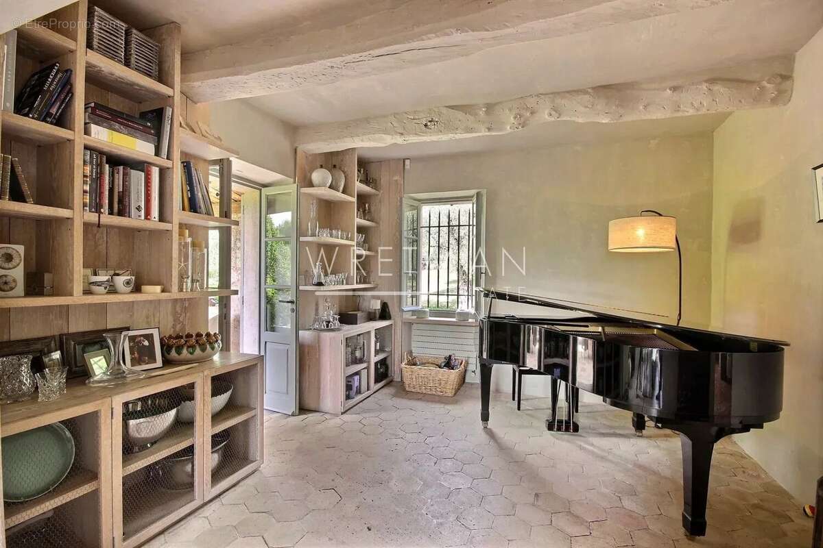 Maison à ROQUEFORT-LES-PINS