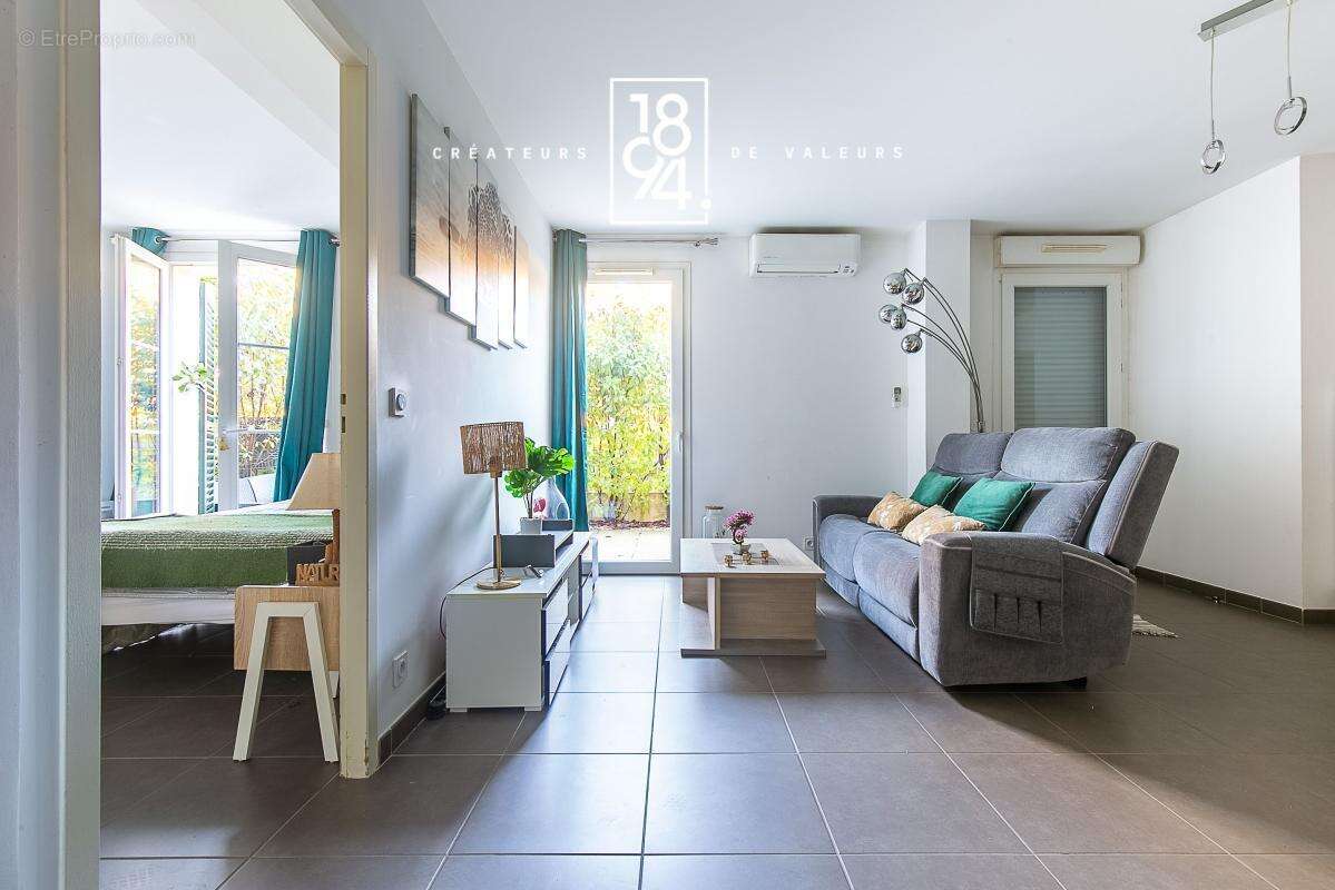 Appartement à CHATEAUNEUF-LE-ROUGE