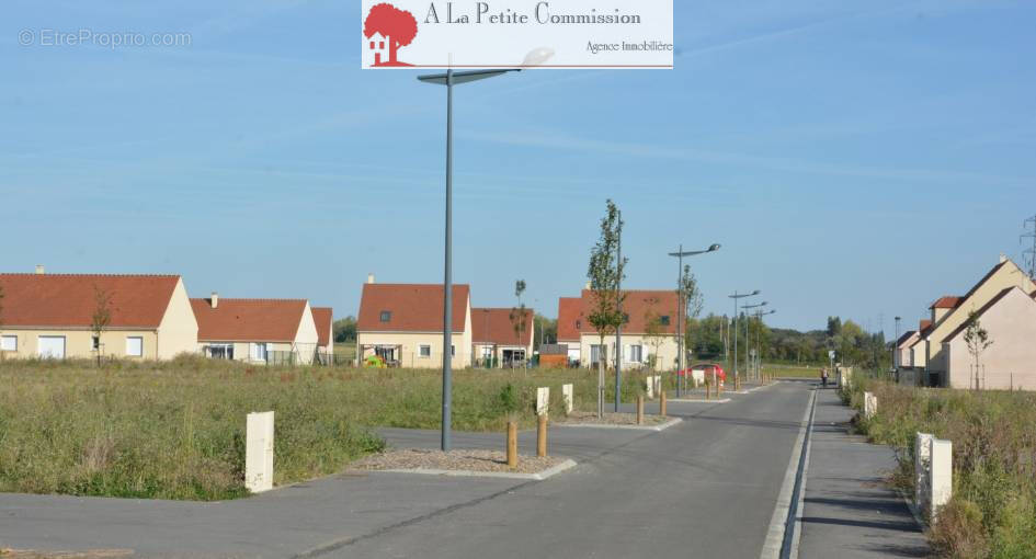Terrain à COURVILLE-SUR-EURE
