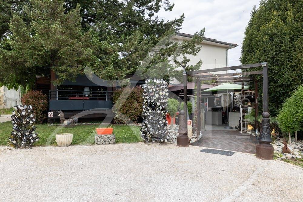 Restaurant + Appartement - Commerce à SAINT-GEOIRS
