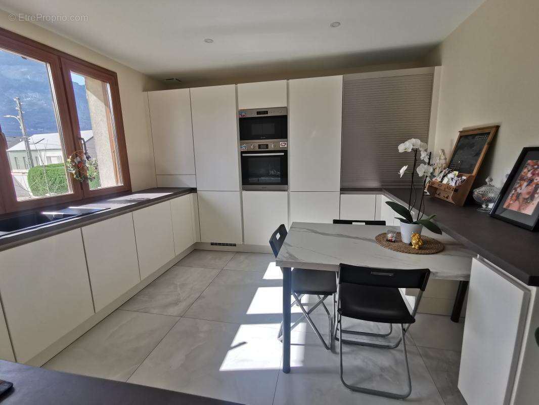 Maison à SAINT-EGREVE