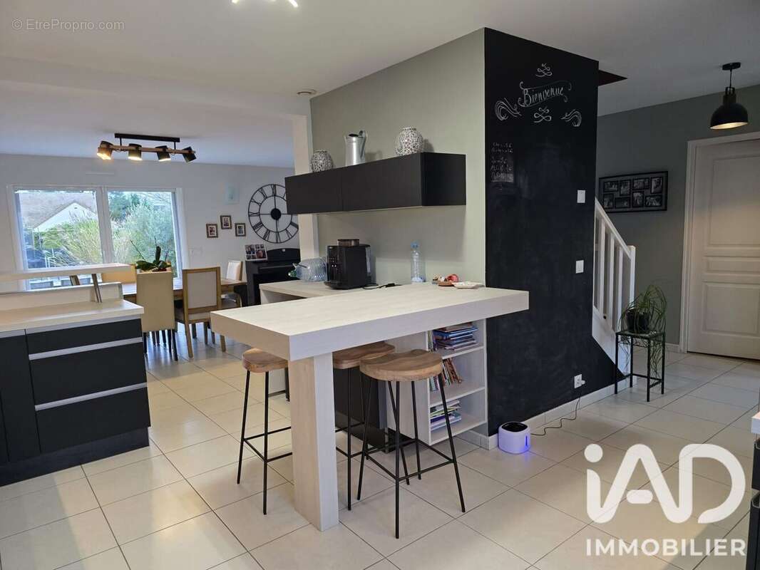 Maison 215 m² à Grisy-Suisnes  - photo 4