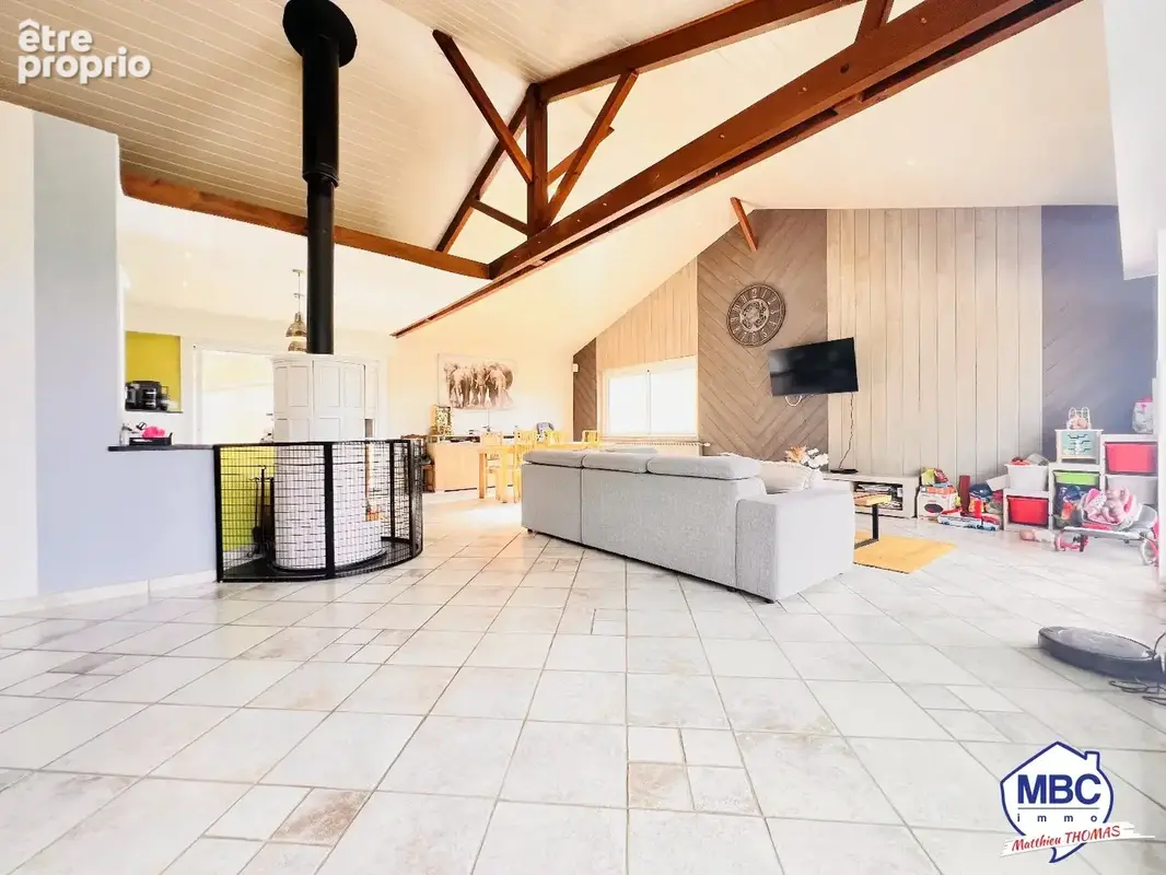 Propriété avec forêt, piscine et étang sur 1,48 hectare. - photo 8