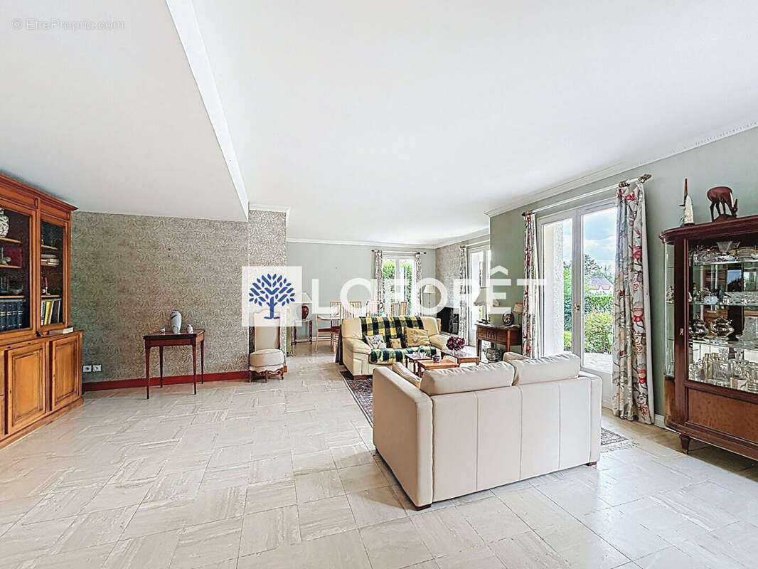 Maison familiale dans résidence avec piscine à Saint-Nom-la-Bretèche - photo 7
