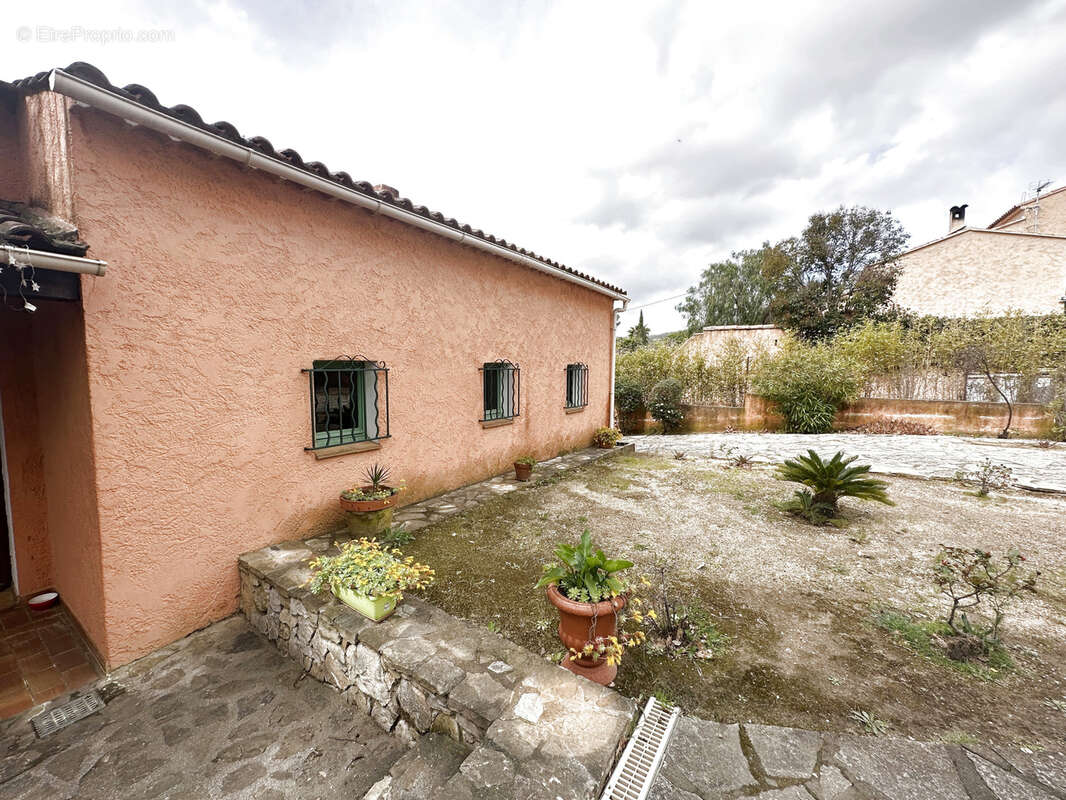 Maison T5 avec garage sur parcelle 1000 m2 - photo 2