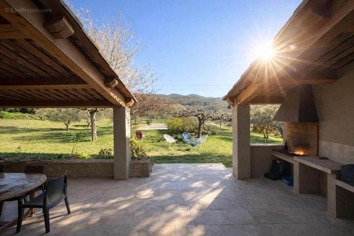 Photo 3 - Maison à CUCURON