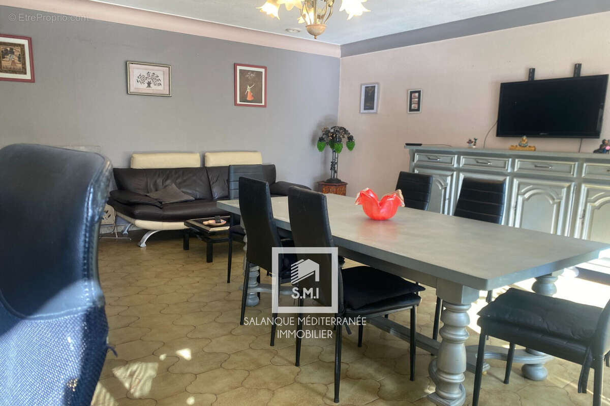 Maison à SAINT-LAURENT-DE-LA-SALANQUE