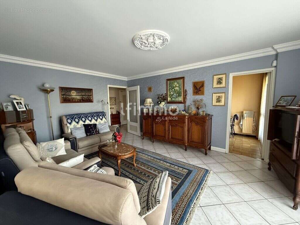 Appartement à VAUJOURS