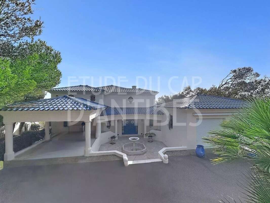 Maison à ROQUEBRUNE-SUR-ARGENS