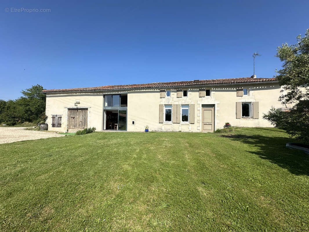 Maison à SALLES-DE-BARBEZIEUX